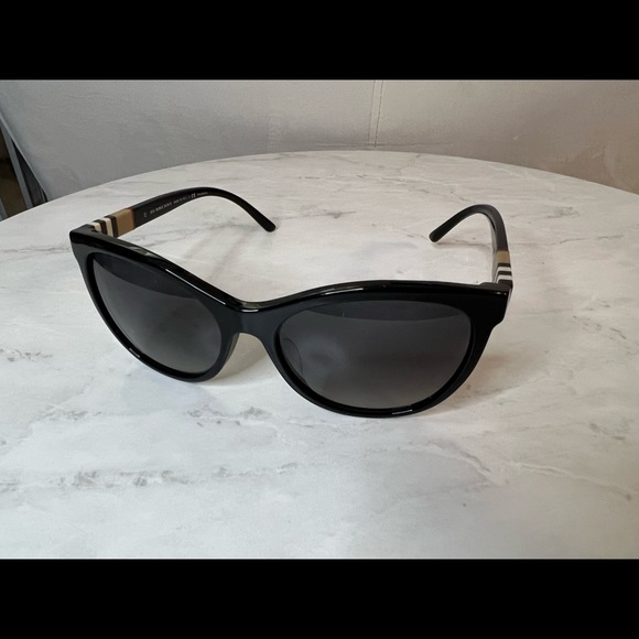 Like New Burberry Sunglasses